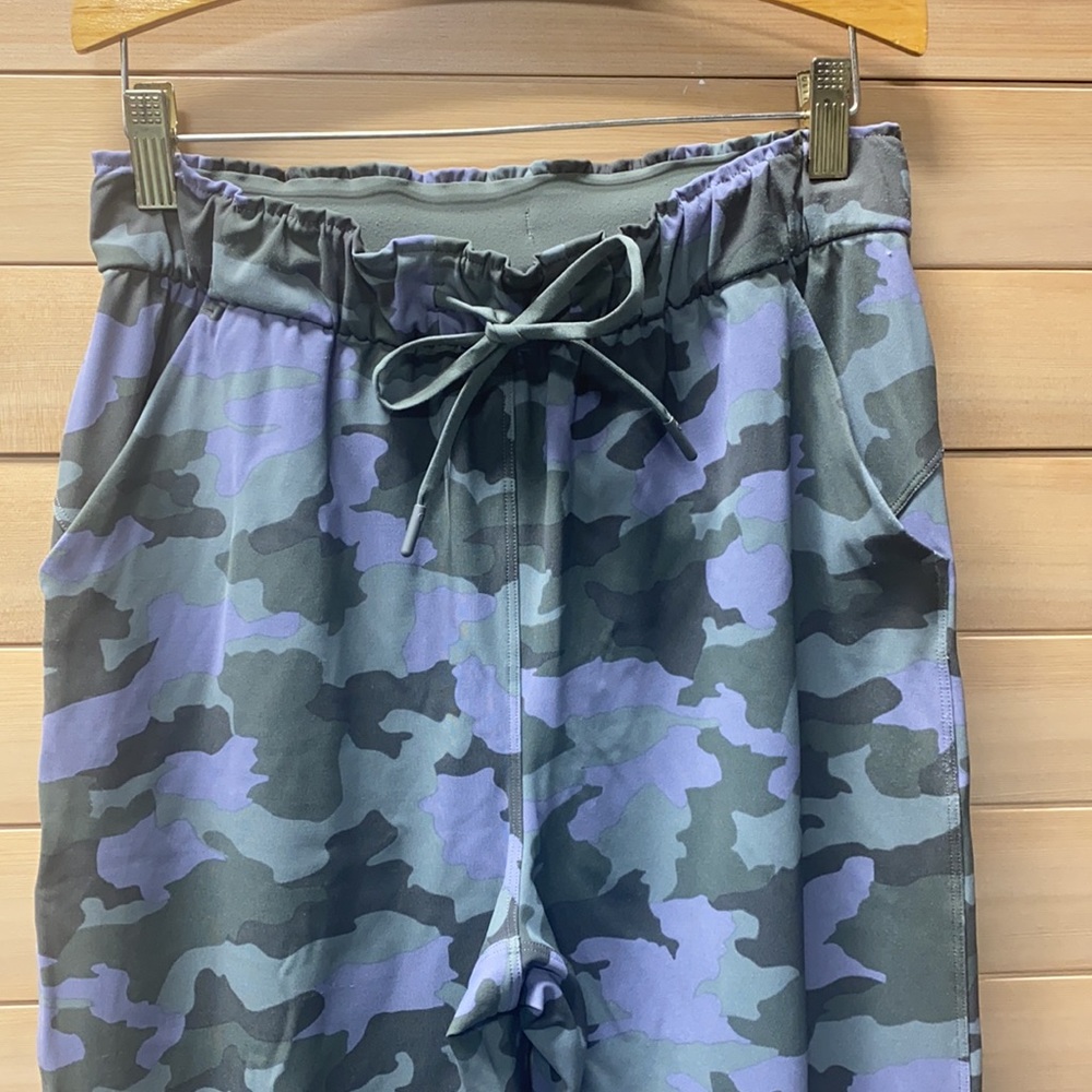 Lululemon "Keep Moving High Rise" Pant Size 6 - Picture 5 of 9